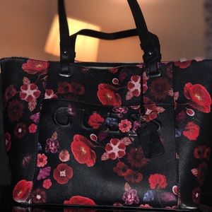 Guess Floral Zip Tote 🌸